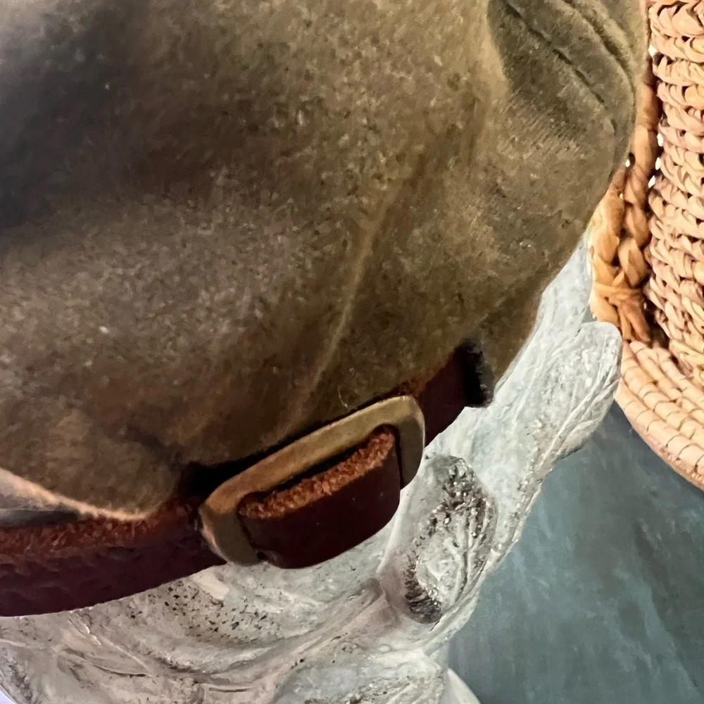 The Australian Outback Collection men’s hat. Vintage. Adjustable, one size.